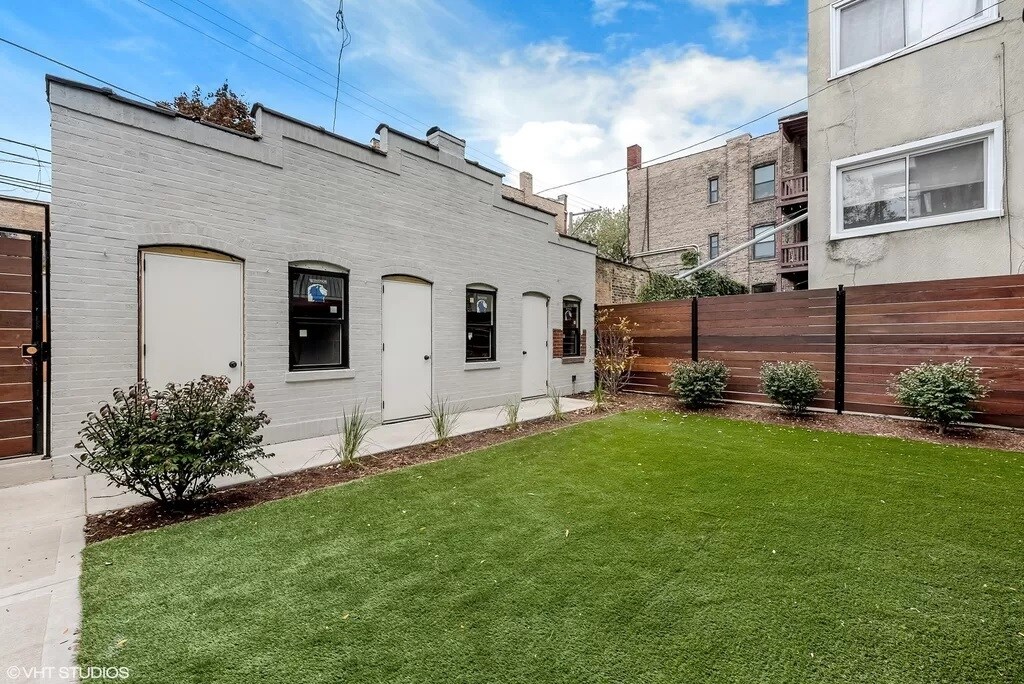 Garage - 1508 W Addison St