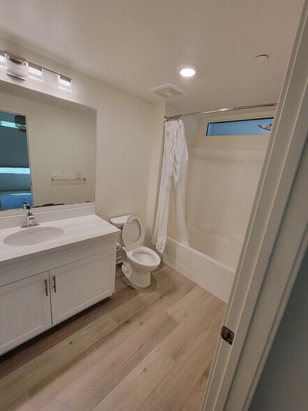 Building Photo - 12655 Bluff Creek Dr