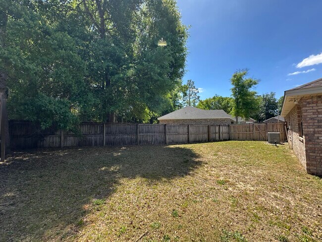 Building Photo - 516 Grand Ridge Dr