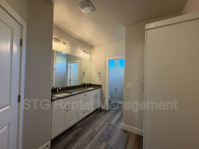 Building Photo - 1086 S 4380 W
