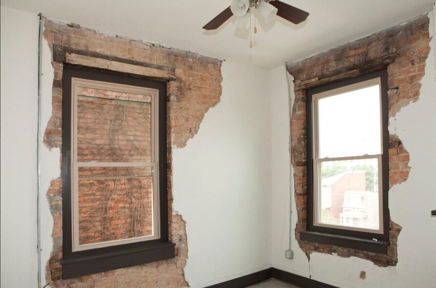 Building Photo - 2611 Short Vine St