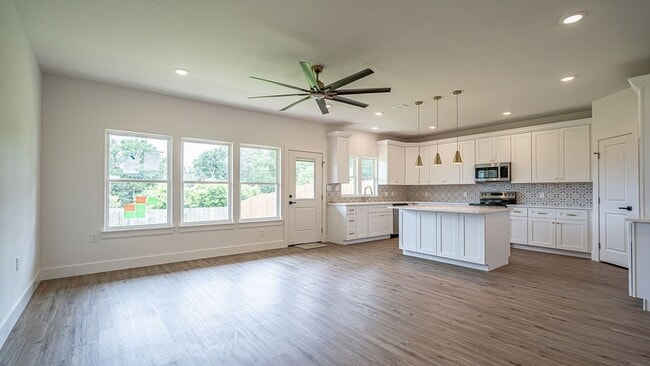 Building Photo - 2036 Salina Cir