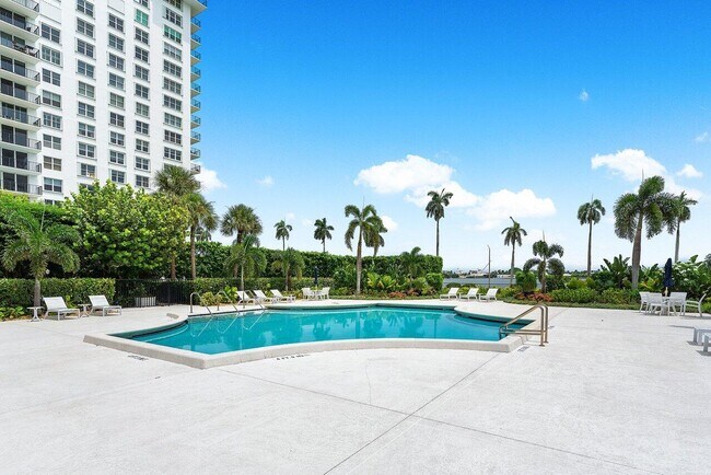 Building Photo - 1701 S Flagler Dr
