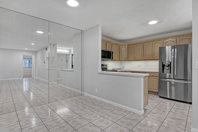 Building Photo - 522 Shady Pine Way
