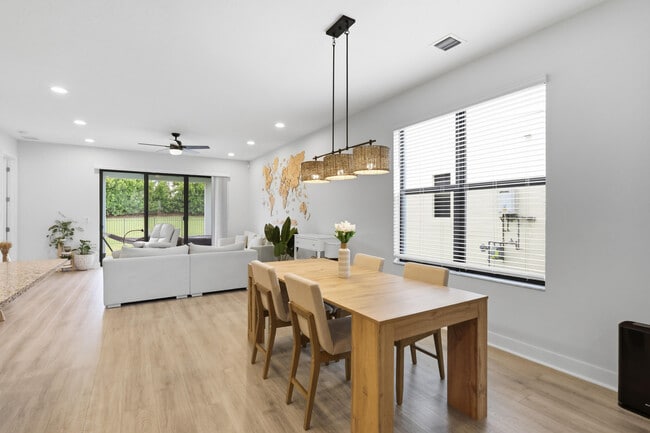 Building Photo - 16210 Sandy Shore Dr