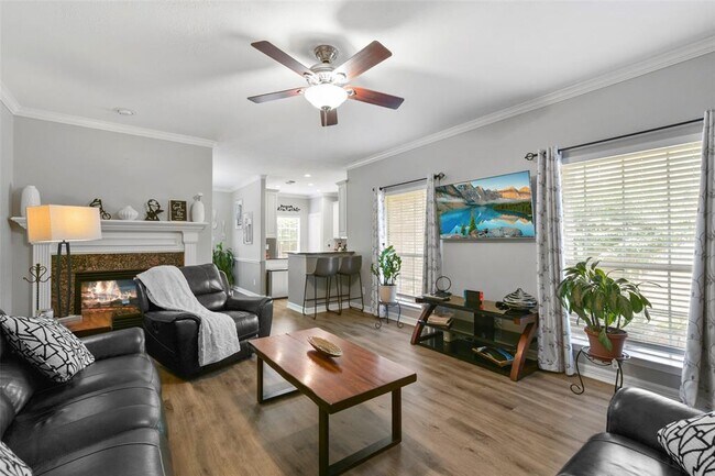 Building Photo - 1110 Enclave Square W