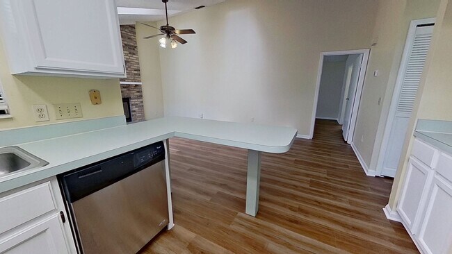 Building Photo - Spacious 4 Bedroom Home in Girvin!