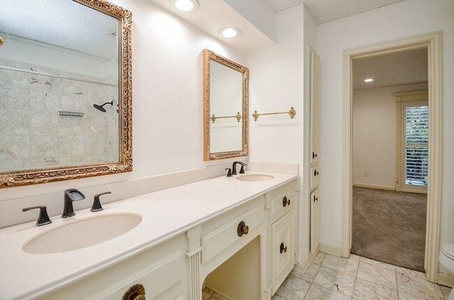 Building Photo - 44 Bayou Pointe Dr