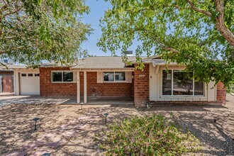 Building Photo - Three bedrooms and POOL in South Scottsdale!