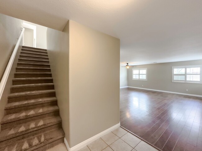 Building Photo - Large 4 bedroom + LOFT Home in Murrieta Fo...