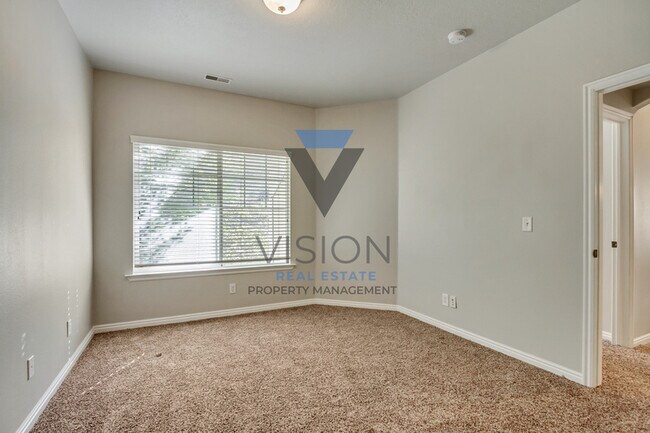 Building Photo - 1077 Canyon Meadow Dr