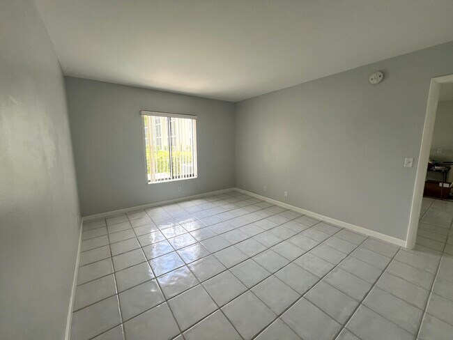 Building Photo - 1109 Green Pine Blvd