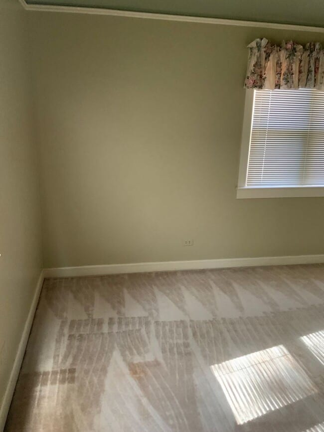 Building Photo - 200 Sunset Dr