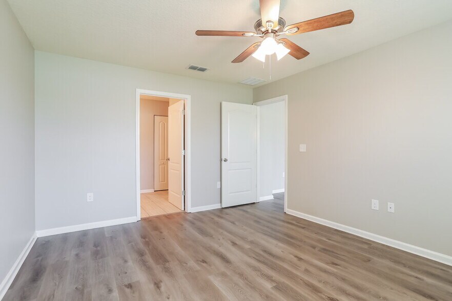 Building Photo - 2096 Pebble Point Dr