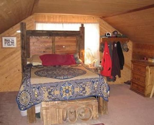 Building Photo - Charming 3-Bedroom Home on Half-Acre in Sk...