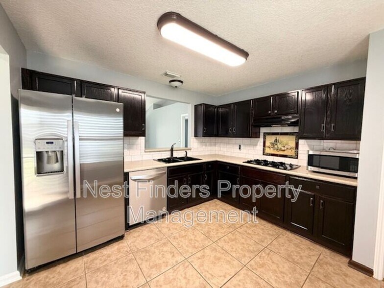 Building Photo - 1921 Willesdon Dr W