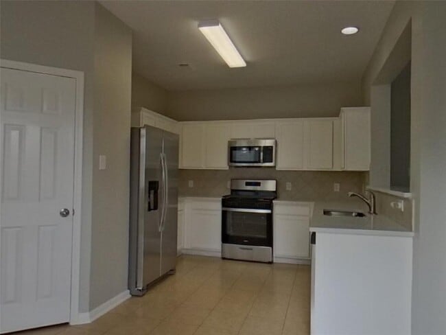 Building Photo - 7526 Oakwood Canyon Dr