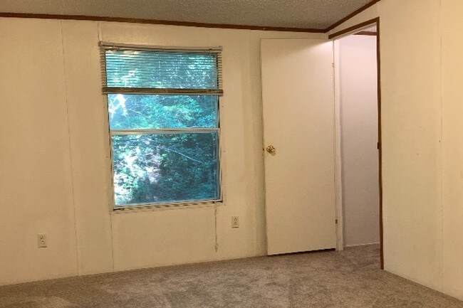 Building Photo - 127 John Lewis Dr