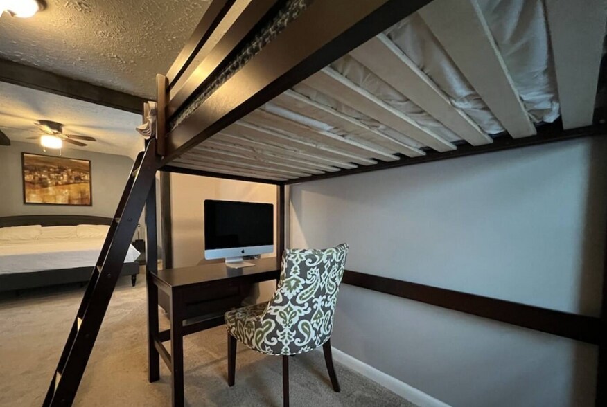 twin bed in master with desk - 3712 Hyde Ave