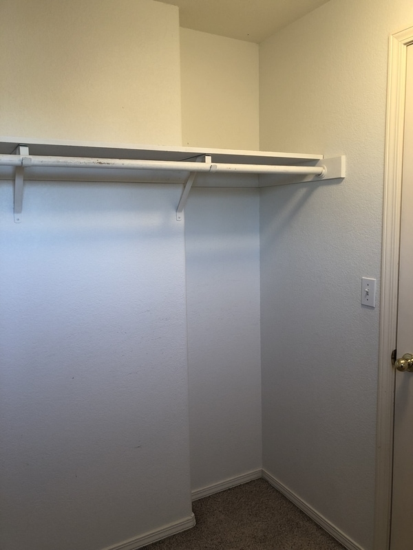 Building Photo - 944 NW Oak Pl