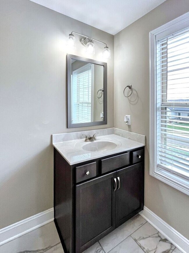 Building Photo - Spacious 3-Bedroom Home in a Prime Locatio...