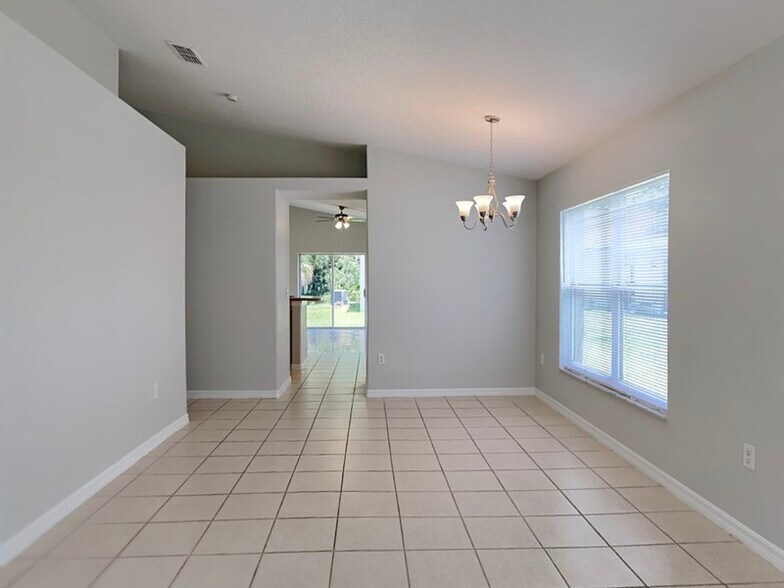 Building Photo - 10193 Oak Crest Rd