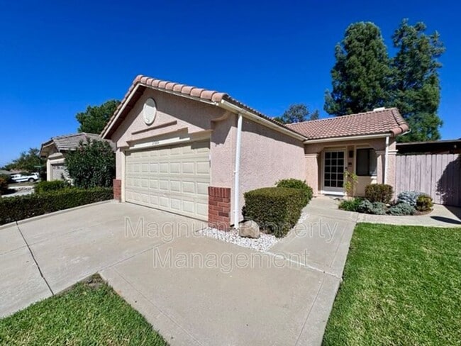 Building Photo - 27806 Hillpointe Dr