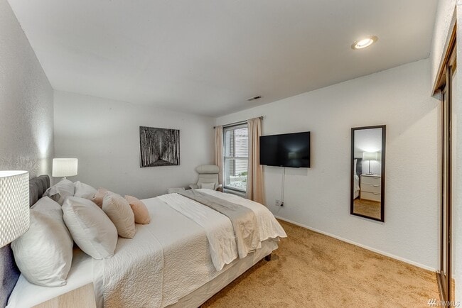 Building Photo - 9517 NE 180th St