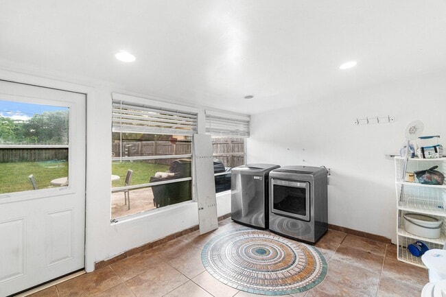 Building Photo - 5068 Sunrise Blvd