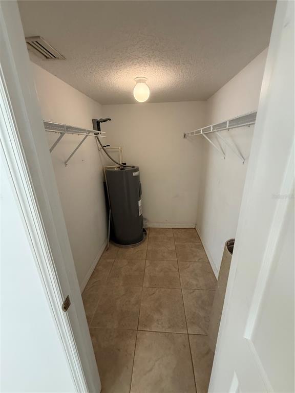 Building Photo - 1247 Lakeview Dr