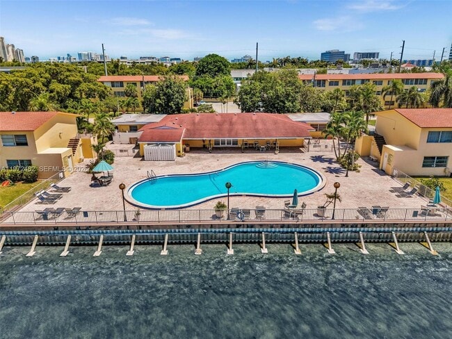 Building Photo - 20201 NE 29th Ct