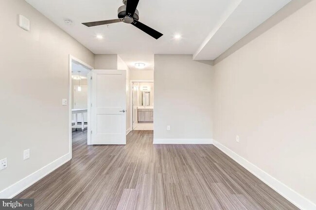 Building Photo - 145 Riverhaven Dr