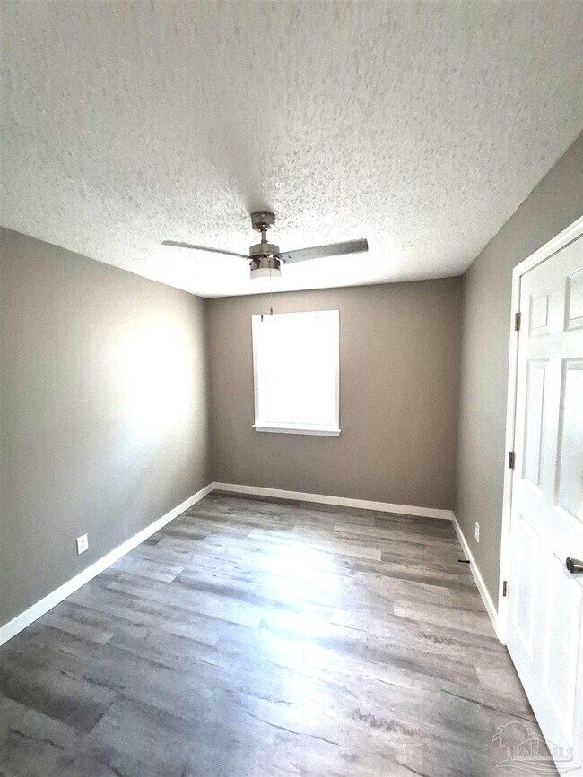 Building Photo - 206 Shadow Lawn Ln