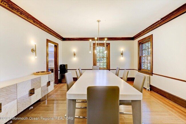 Building Photo - 570 N Edgemere Dr