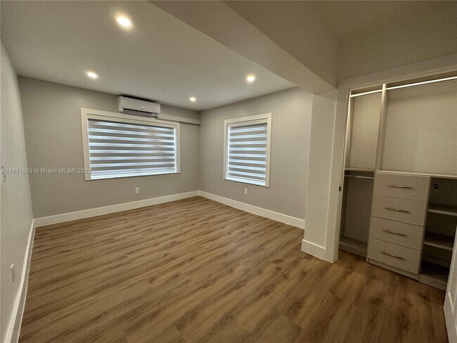 Building Photo - 6080 SW 16th St
