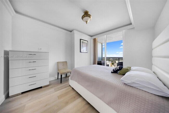 Building Photo - 1800 S Ocean Dr