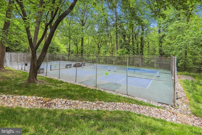 Building Photo - 4960 Sentinel Dr