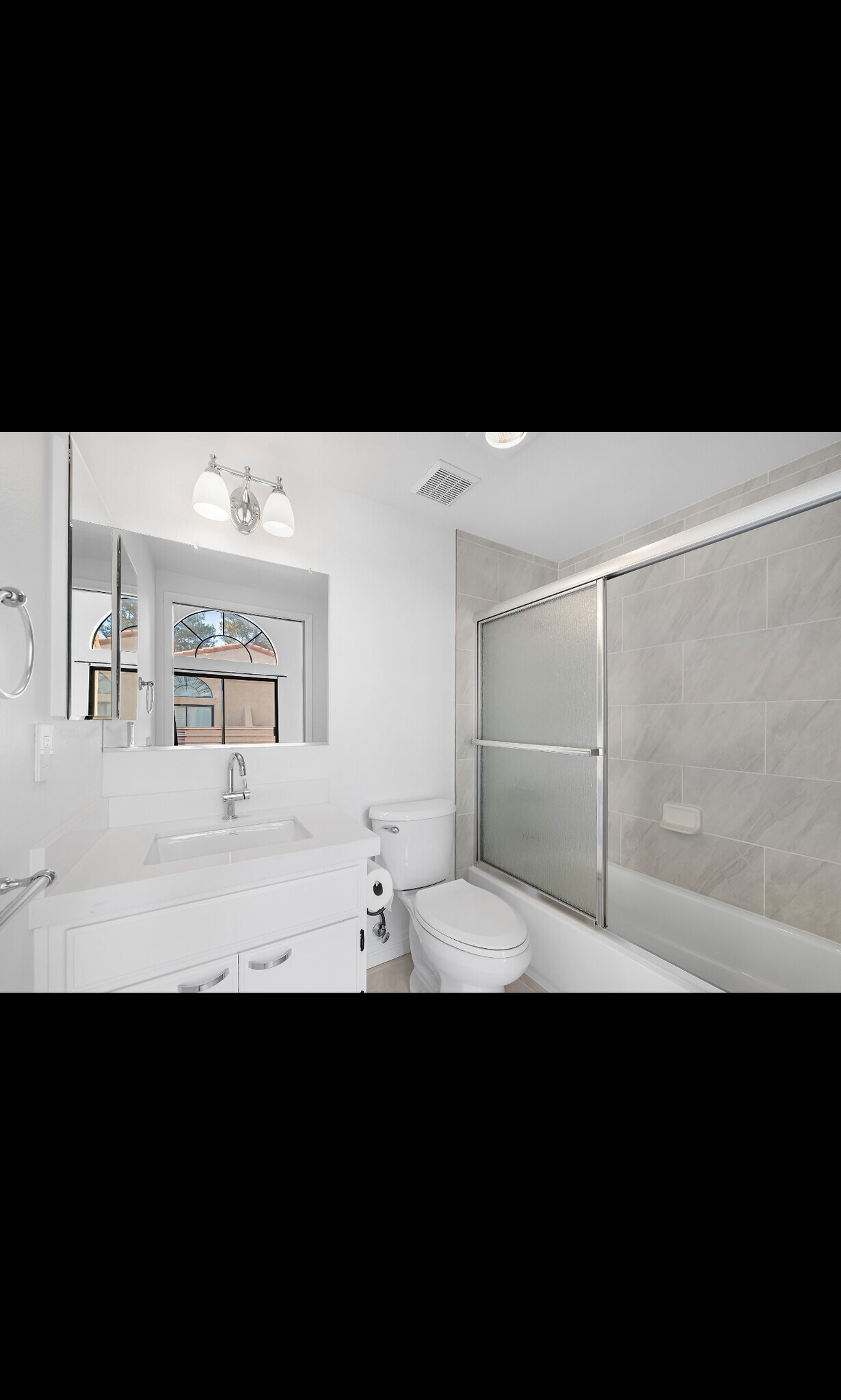 Building Photo - 5291 Colodny Dr