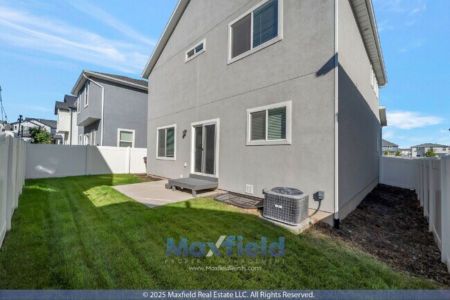 Building Photo - LEASE SPECIAL ! 4BD 3.5BTH 2GAR Home in Eagle Mountain
