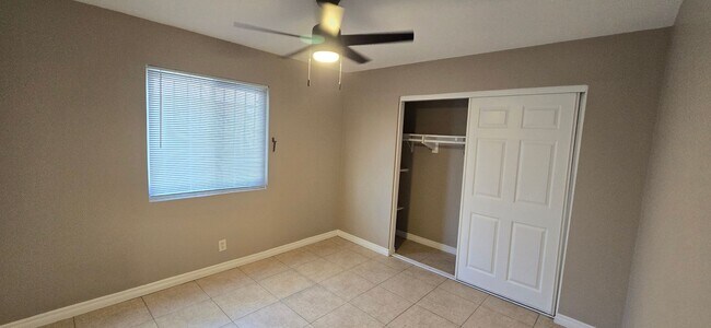 Building Photo - 405 S Kroeger St