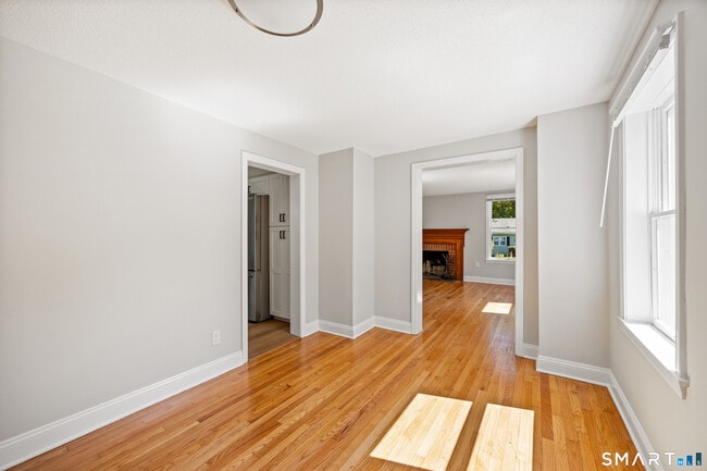 Building Photo - 387 Mixville Rd
