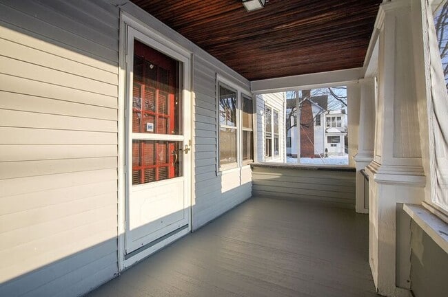 Building Photo - 109 Carver St