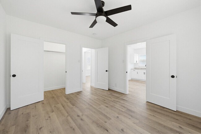 Building Photo - 1510 W 52nd St