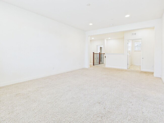Building Photo - Spacious 5-Bedroom Solar Home in Blackstone with Resort Style Amenities