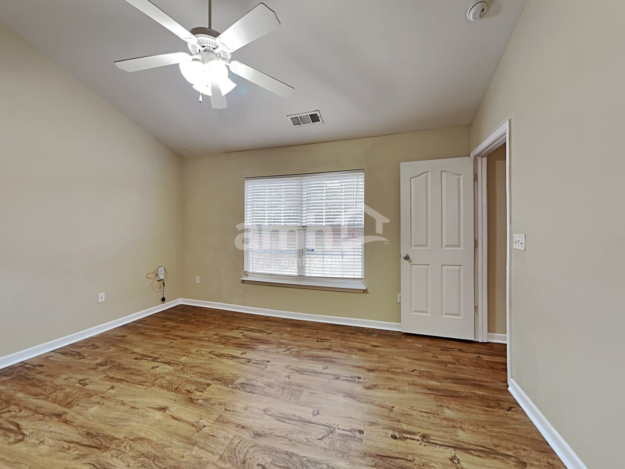 Building Photo - 32 Riverbed Dr