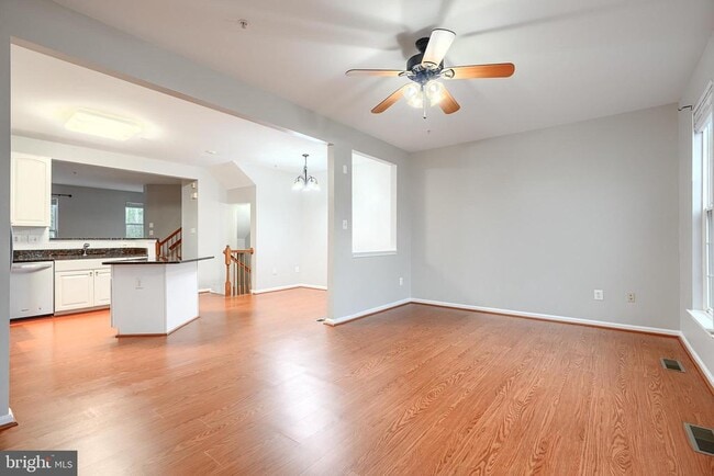 Building Photo - 8820 Papillon Dr