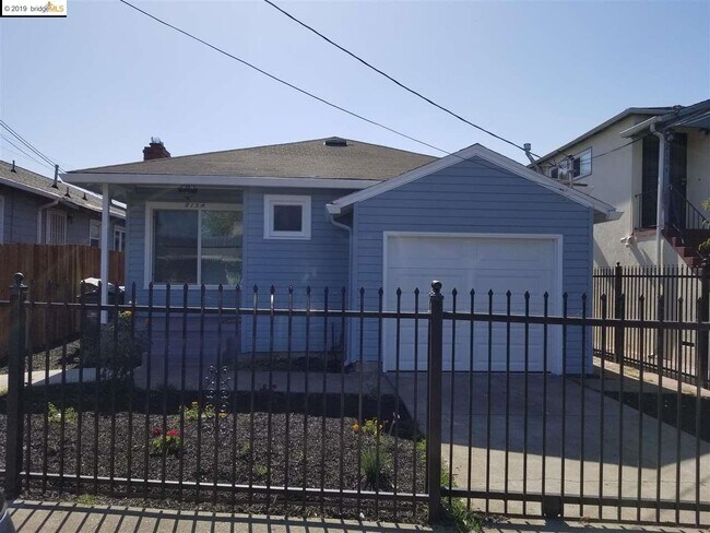 Building Photo - 2138 101st Ave