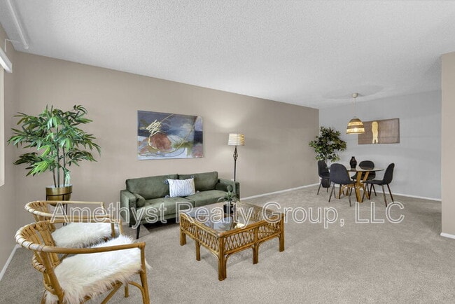Building Photo - 10547 W Coggins Dr