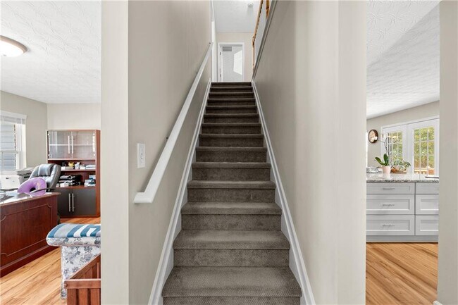 Building Photo - 3751 Roxfield Dr NE