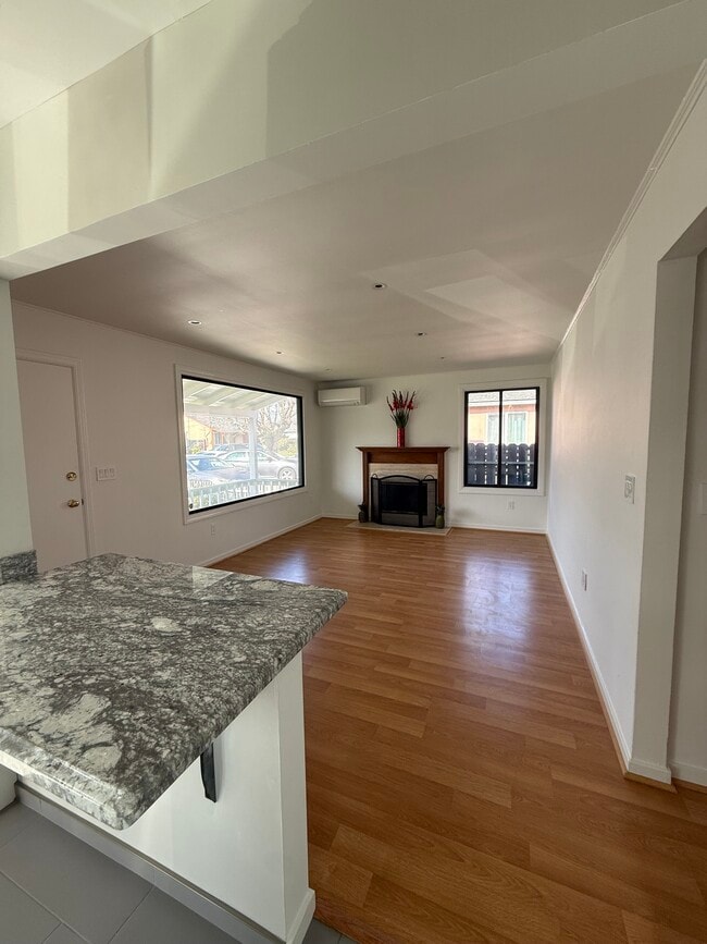 Building Photo - 330 Cuardo Ave